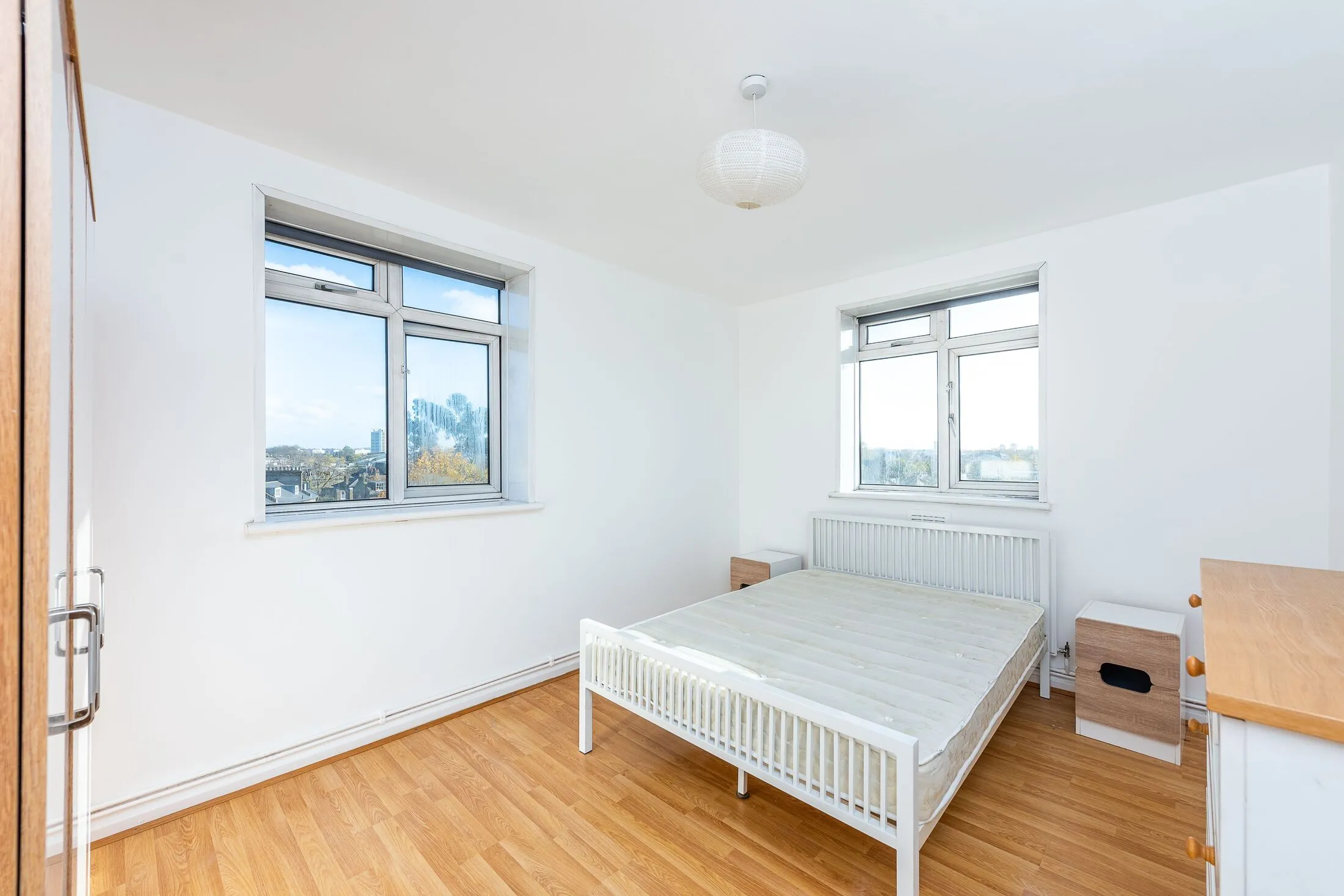 Flat Hartington Road in Greater London