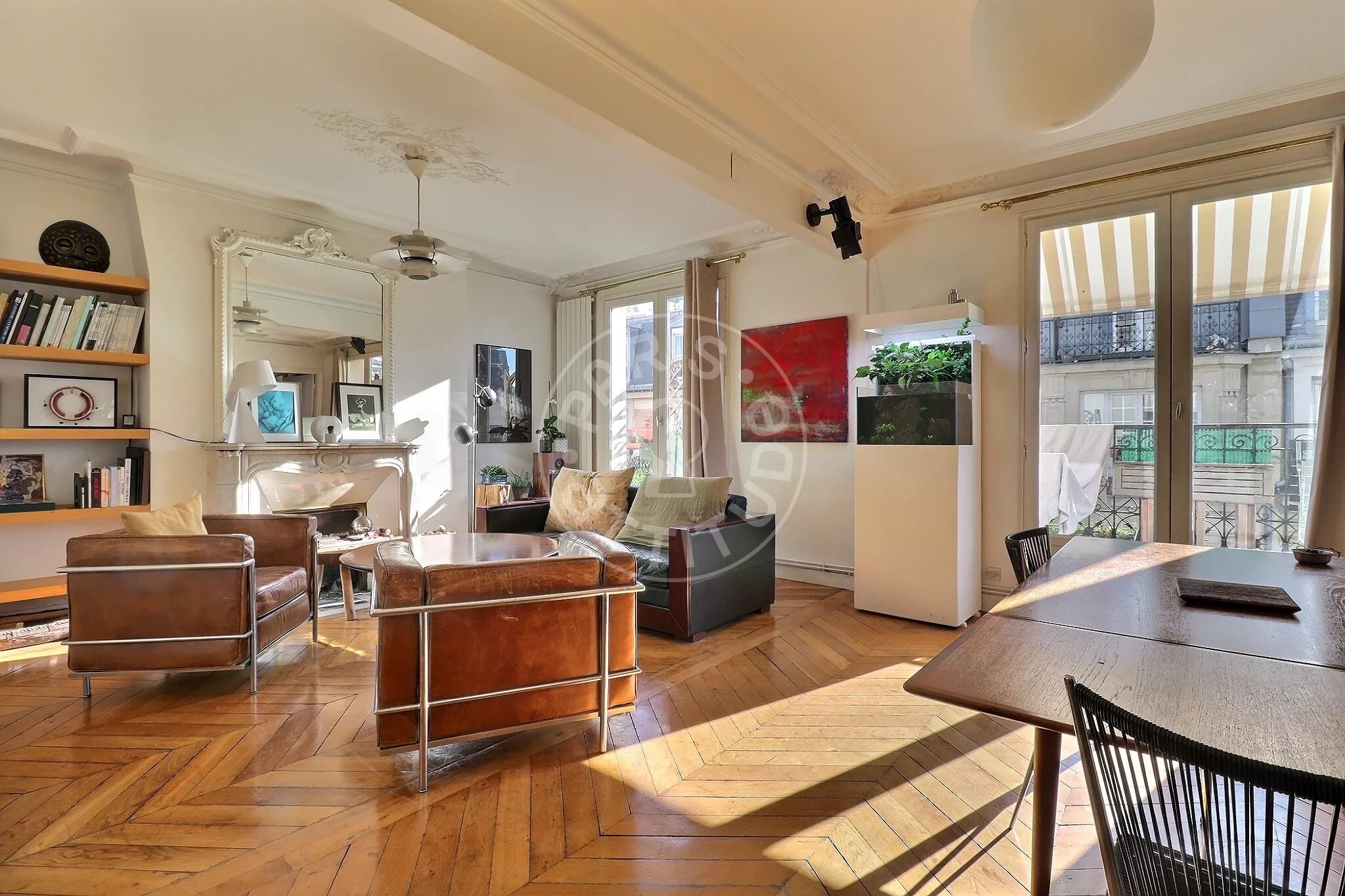 Flat Rue Hégésippe Moreau in Paris