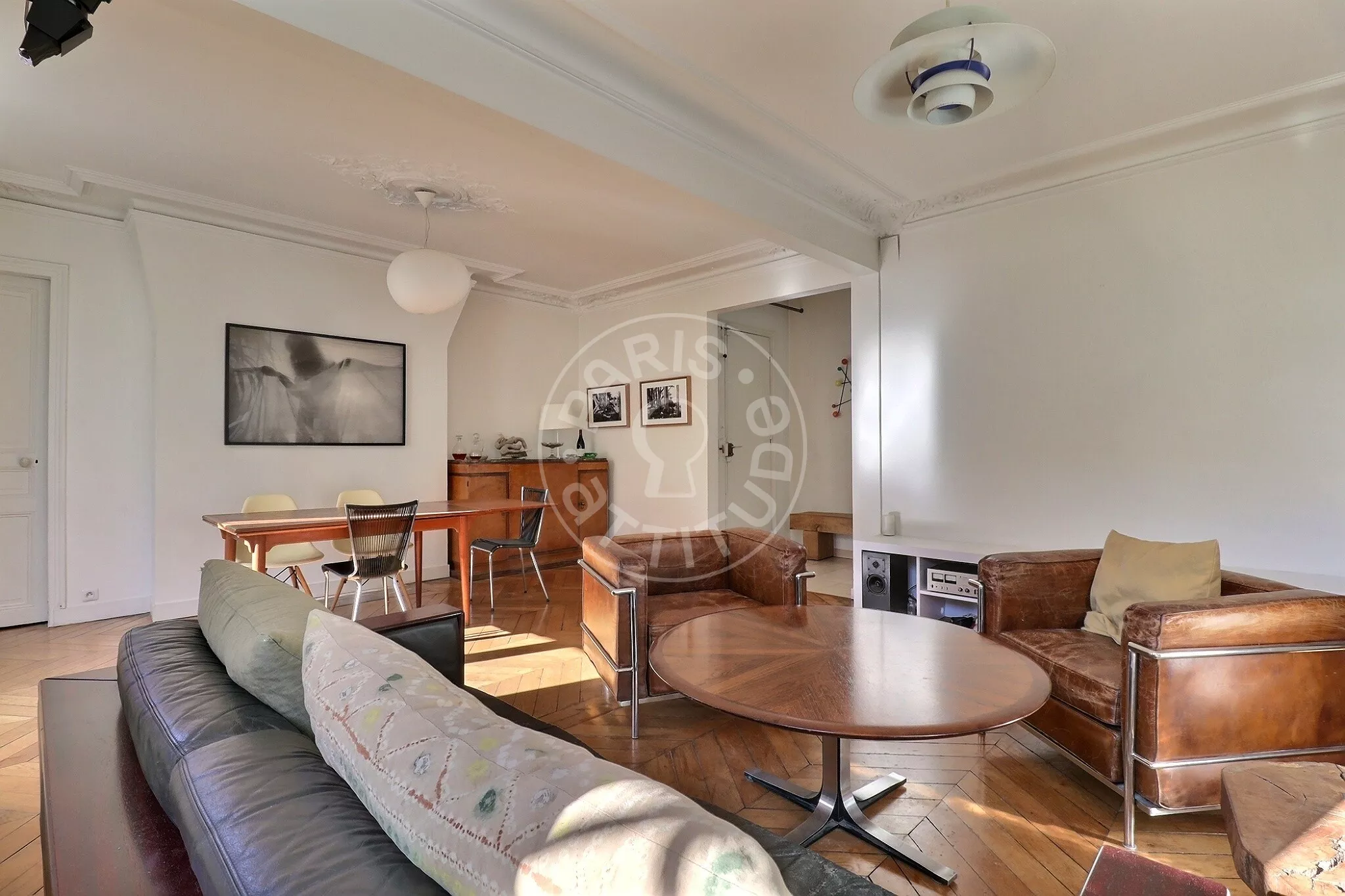 Flat Rue Hégésippe Moreau in Paris