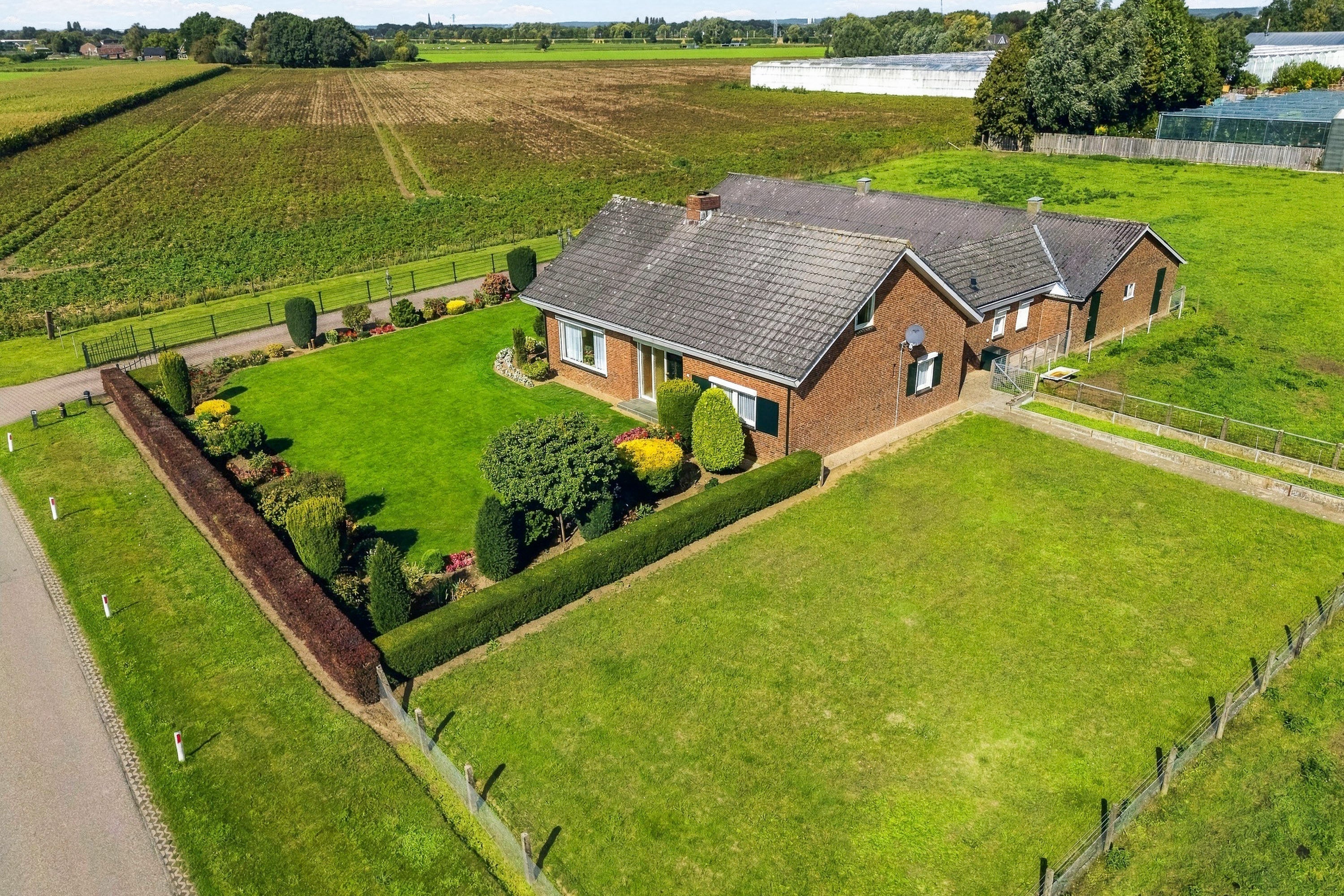Vrijstaande woning te koop: Leuffenseweg 4, Zevenaar