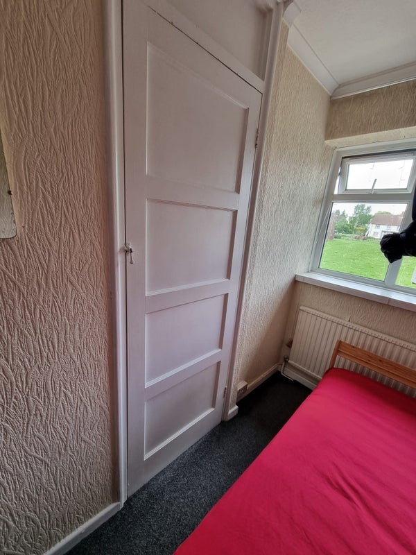 Room Buttermere Avenue in Slough
