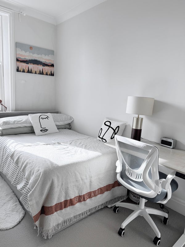 Room Emperor's Gate in Greater London