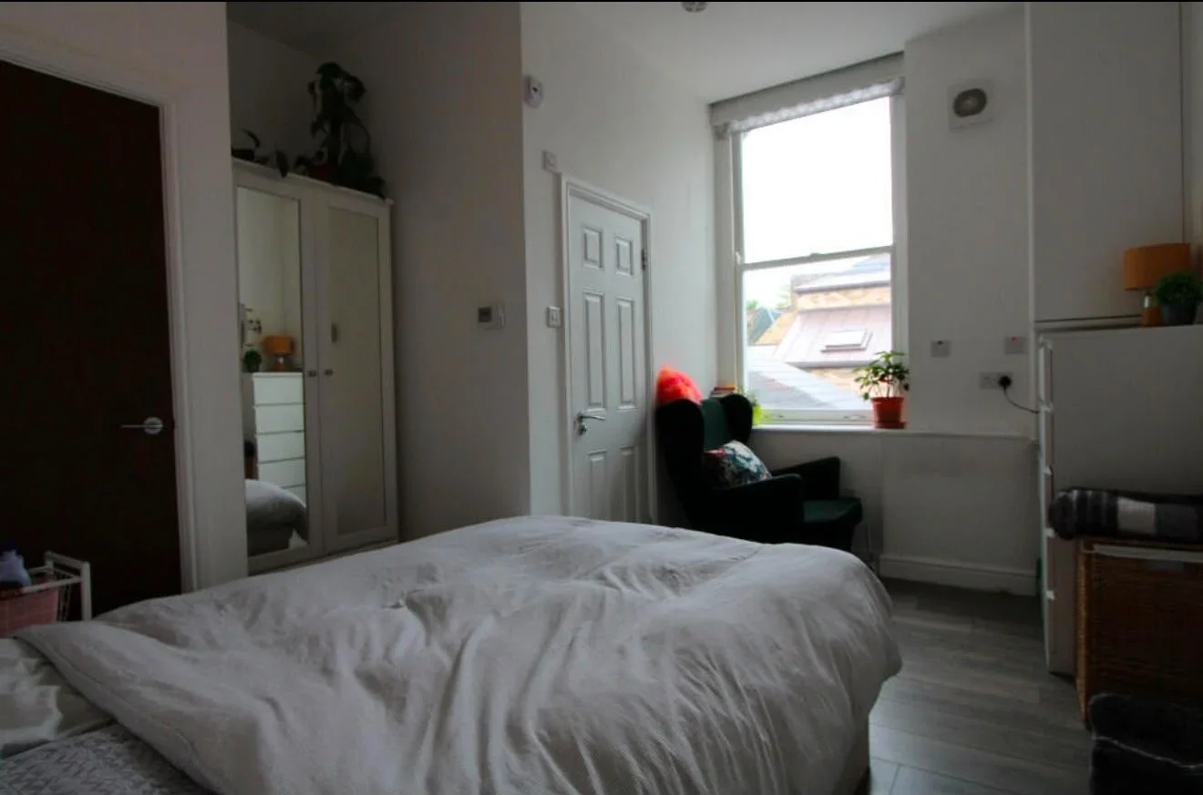 Flat Shepherds Bush Road in Greater London