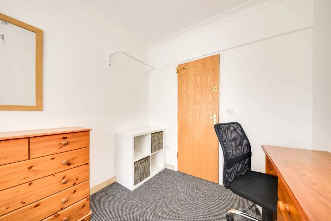 Room Warwick Road in Canterbury