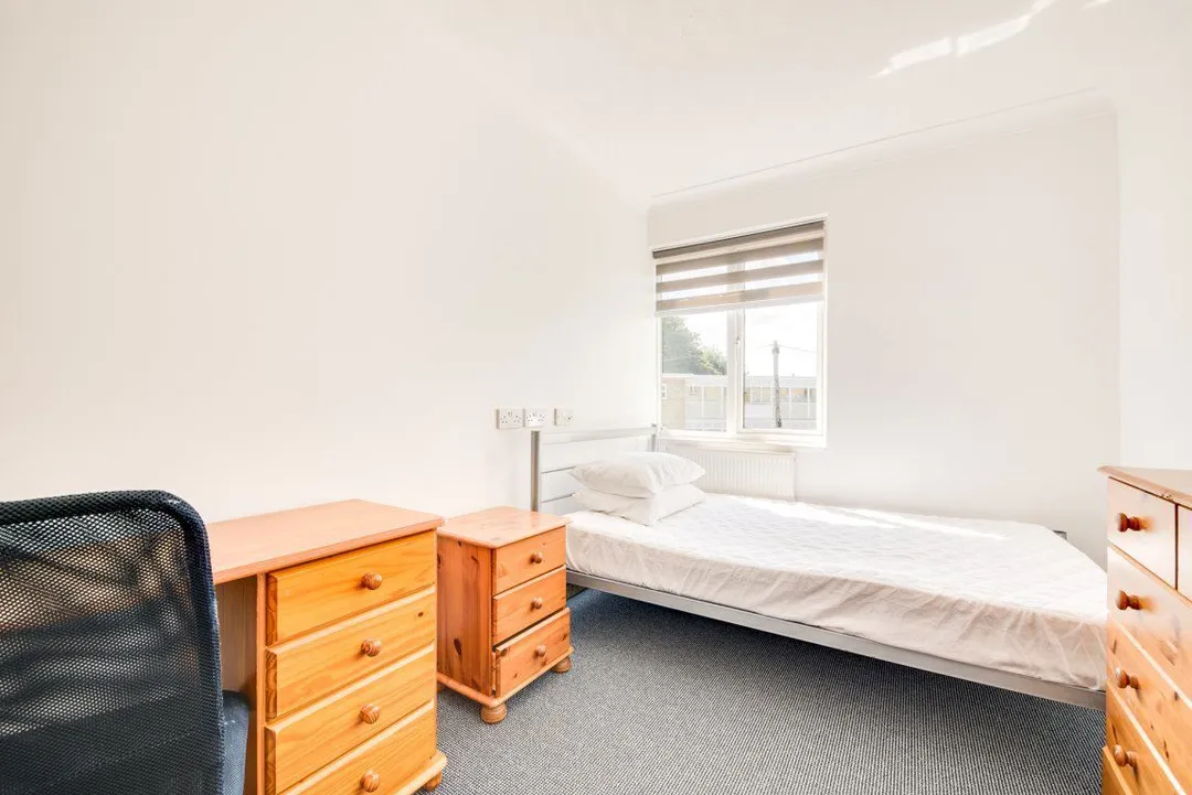 Room Warwick Road in Canterbury