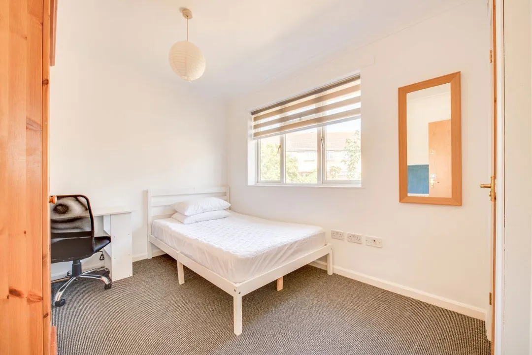 Room Warwick Road in Canterbury