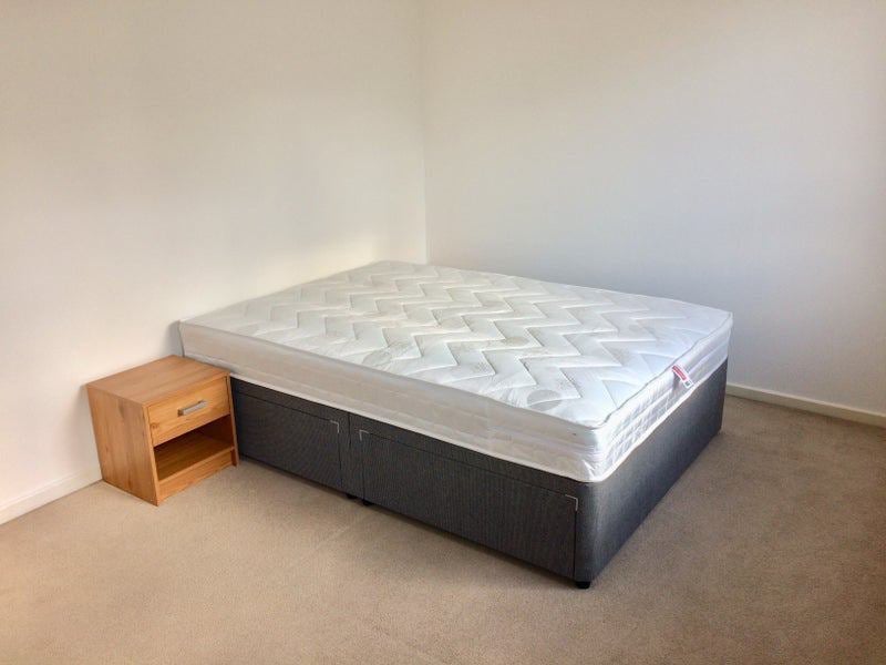 Room Lipton Road in Greater London