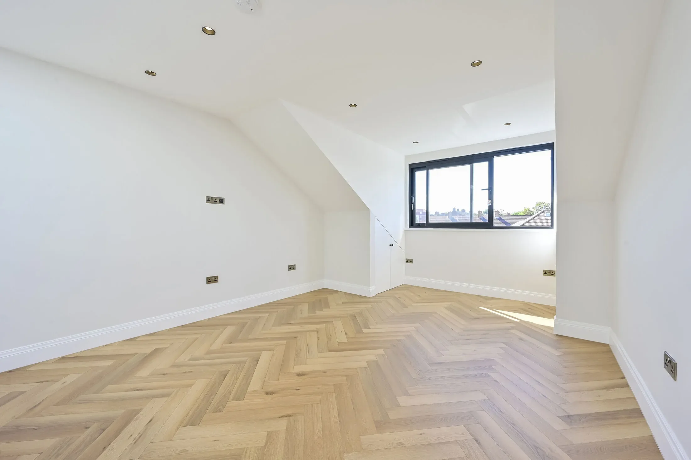 Flat Hazelwood Avenue in Greater London