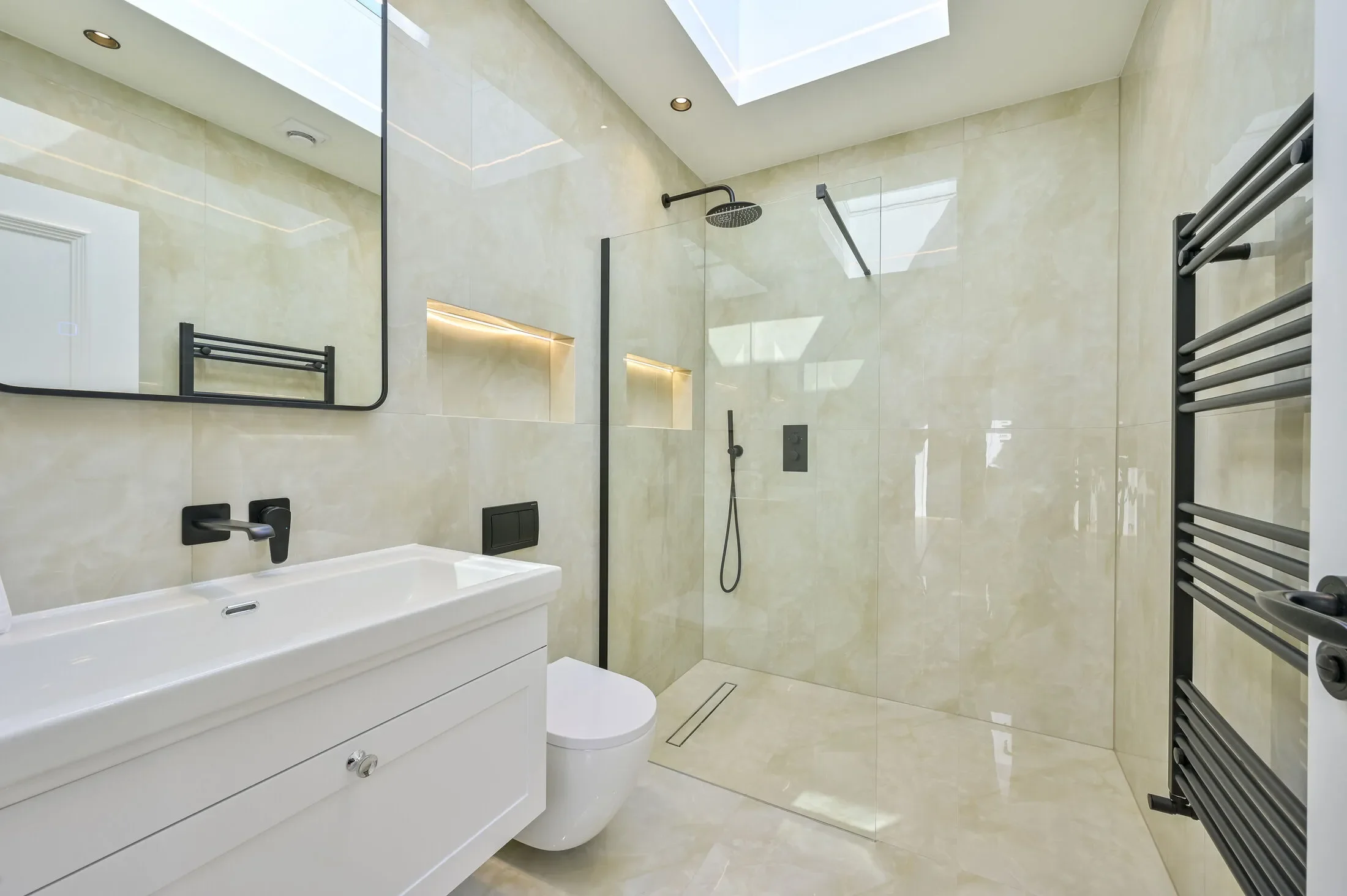 Flat Hazelwood Avenue in Greater London