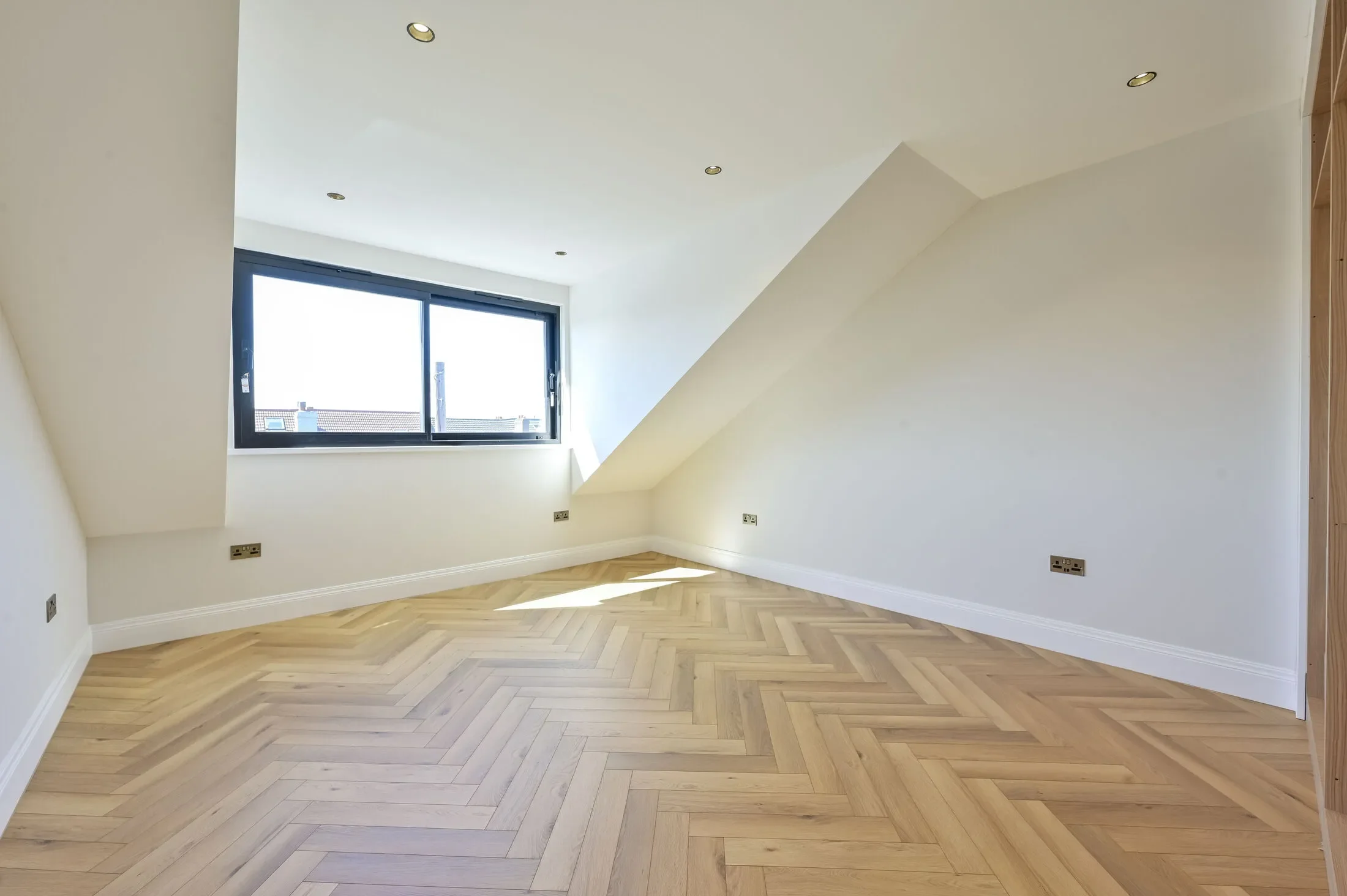 Flat Hazelwood Avenue in Greater London