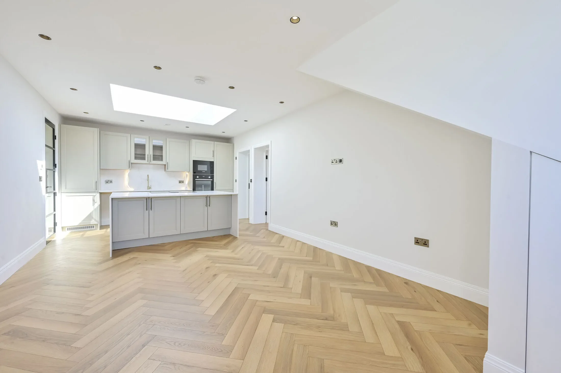 Flat Hazelwood Avenue in Greater London