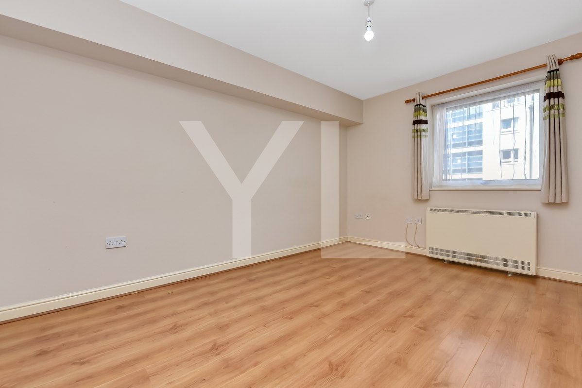 Flat Bruford Court in London