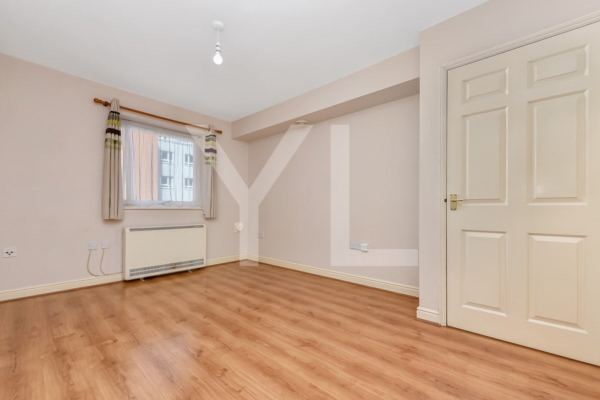 Flat Bruford Court in London