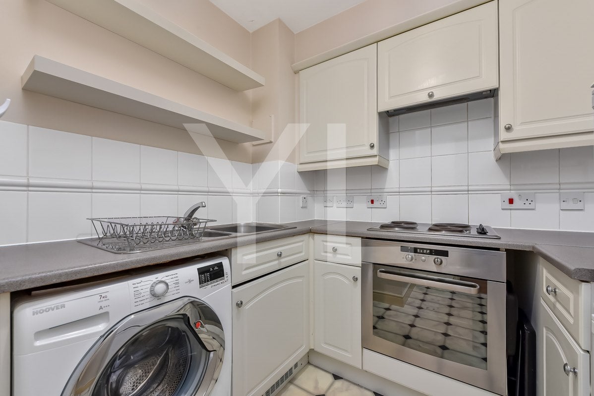 Flat Bruford Court in London