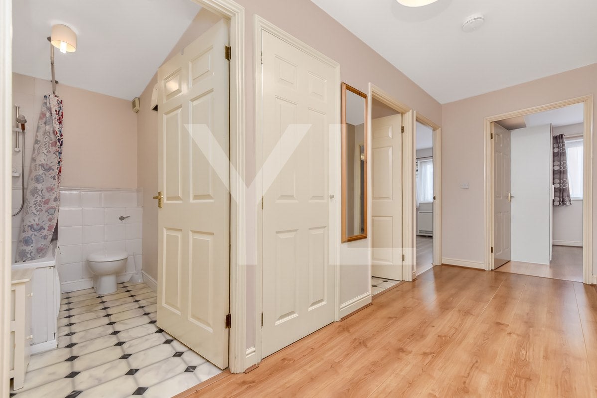Flat Bruford Court in London