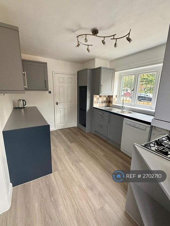 House Meadowbrook Close in Slough