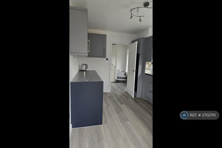 House Meadowbrook Close in Slough