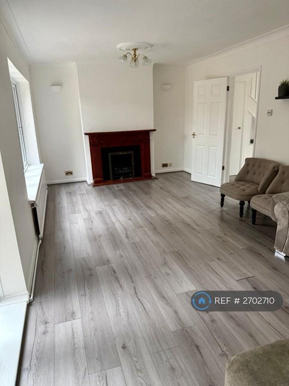 House Meadowbrook Close in Slough