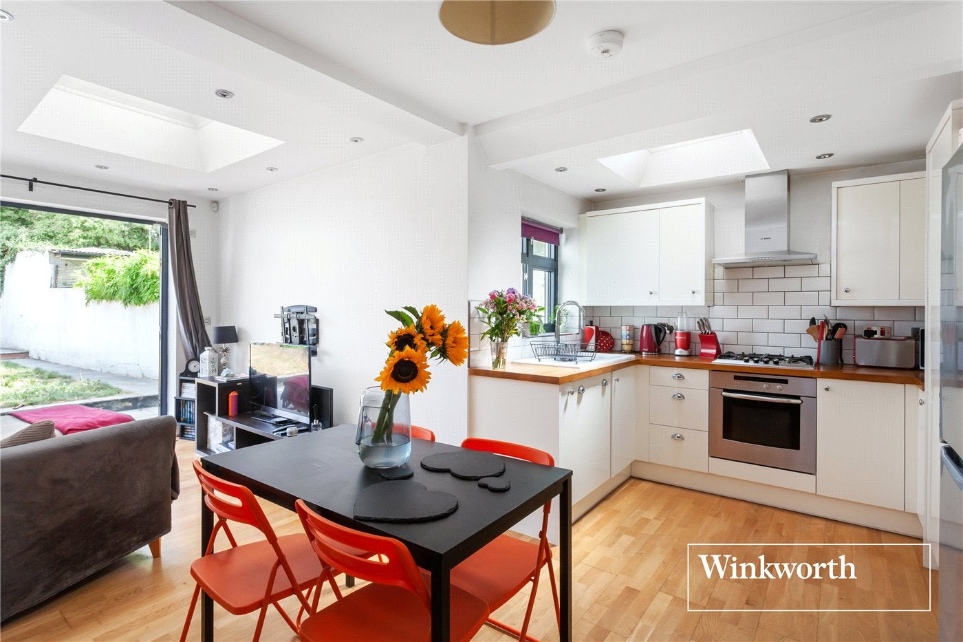 Flat Long Lane in Greater London