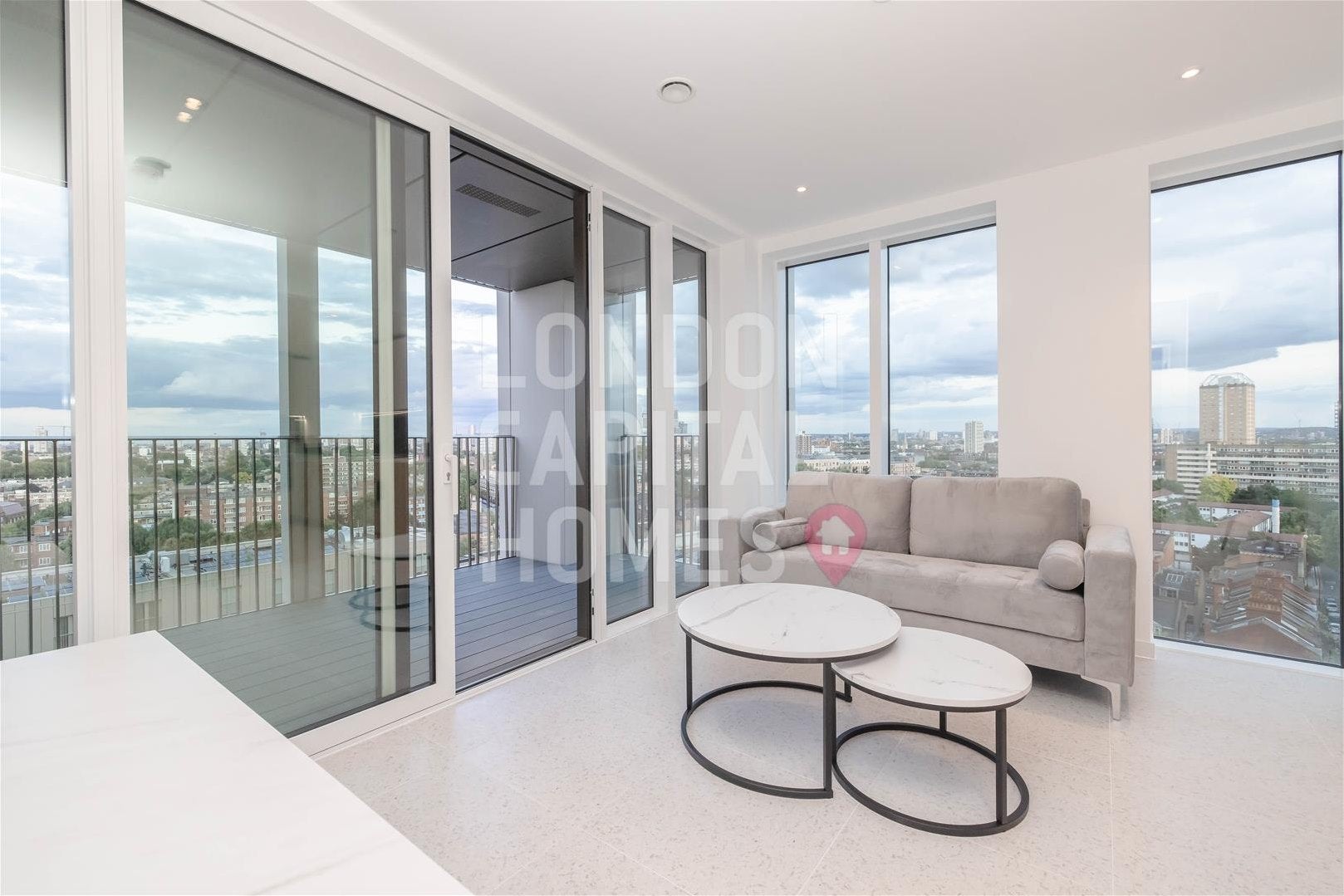 Flat Cendal Crescent in Greater London
