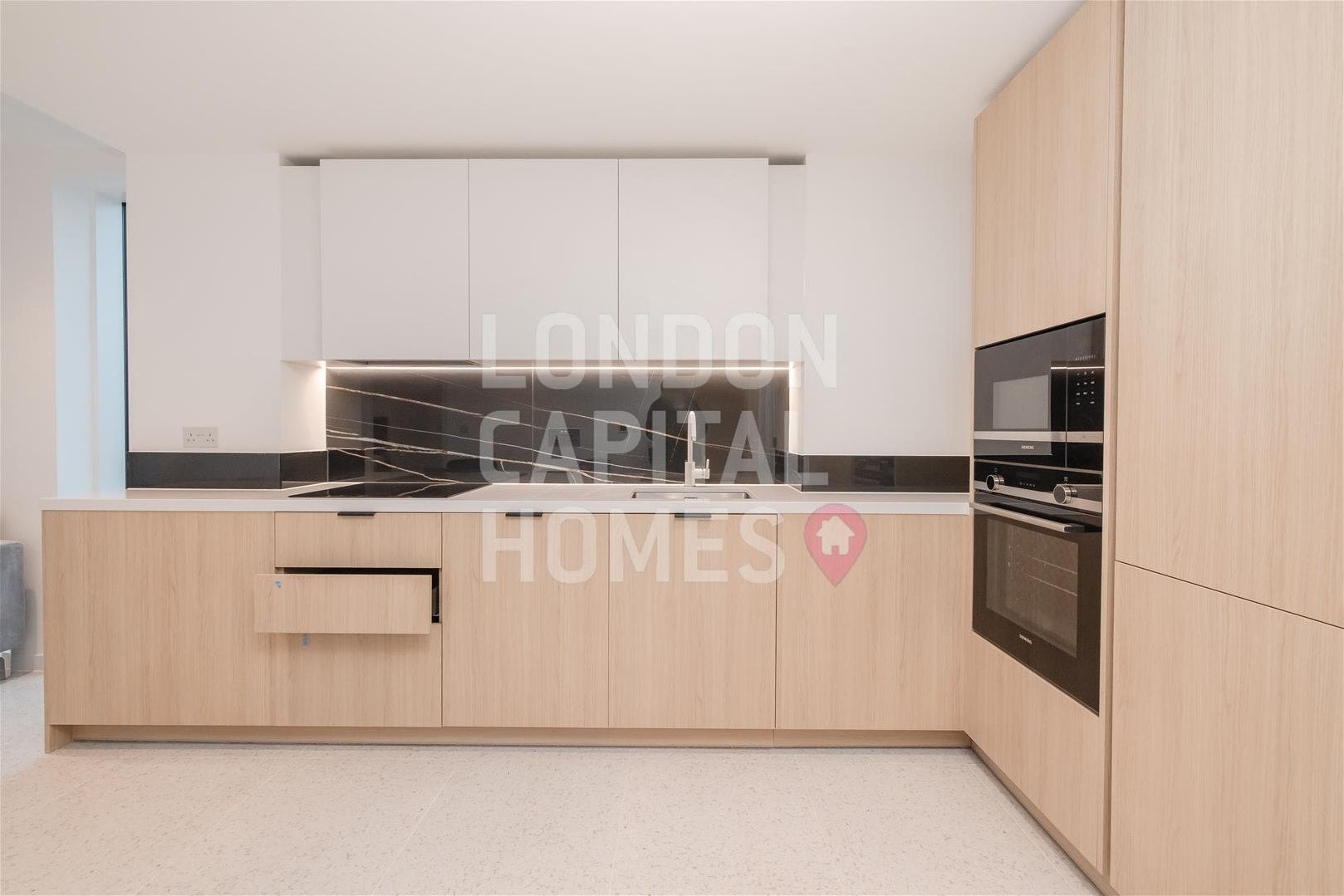 Flat Cendal Crescent in Greater London