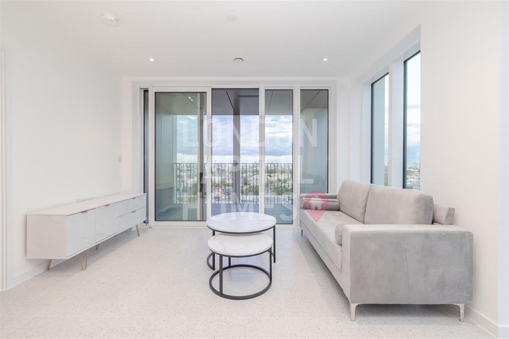 Flat Cendal Crescent in Greater London