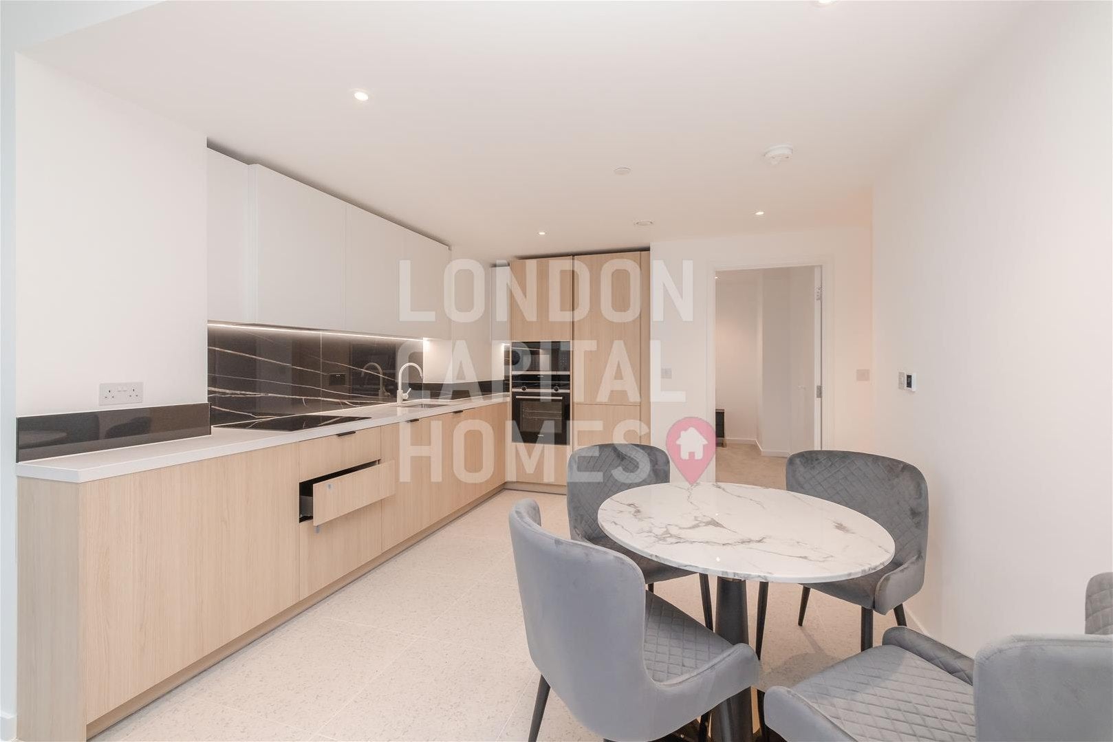 Flat Cendal Crescent in Greater London