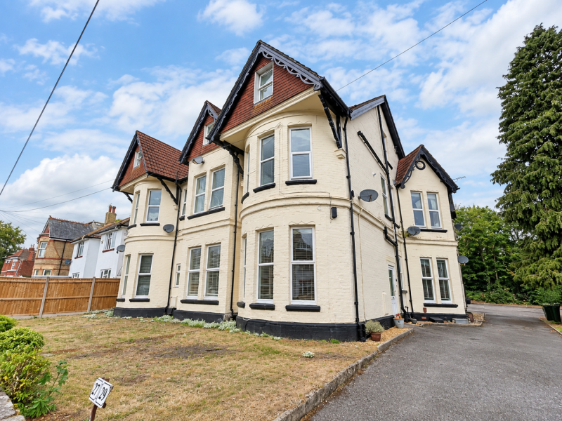 Flat Sandringham Road in Poole