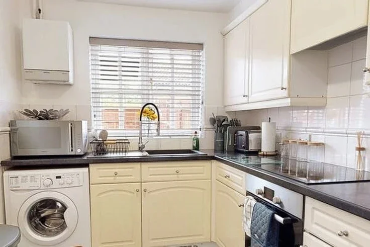 House Whitewillow Close in Ashford