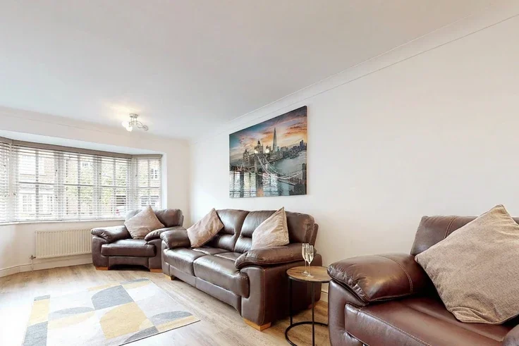 House Whitewillow Close in Ashford
