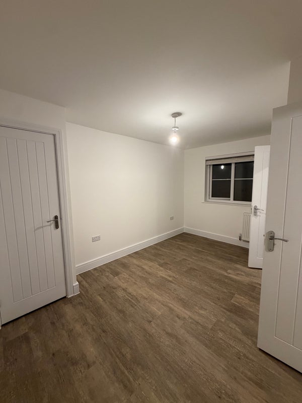 Room Wakerley Close in Greater London