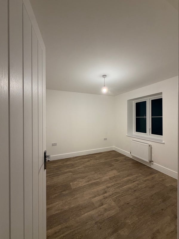 Room Wakerley Close in Greater London