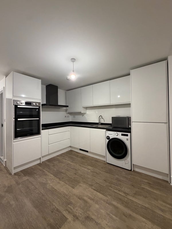 Room Wakerley Close in Greater London
