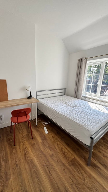 Room The Curve in Greater London