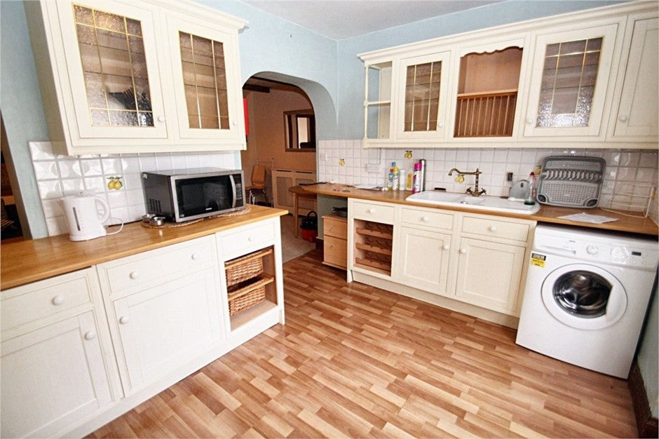 Flat Ashwood Avenue in Greater London