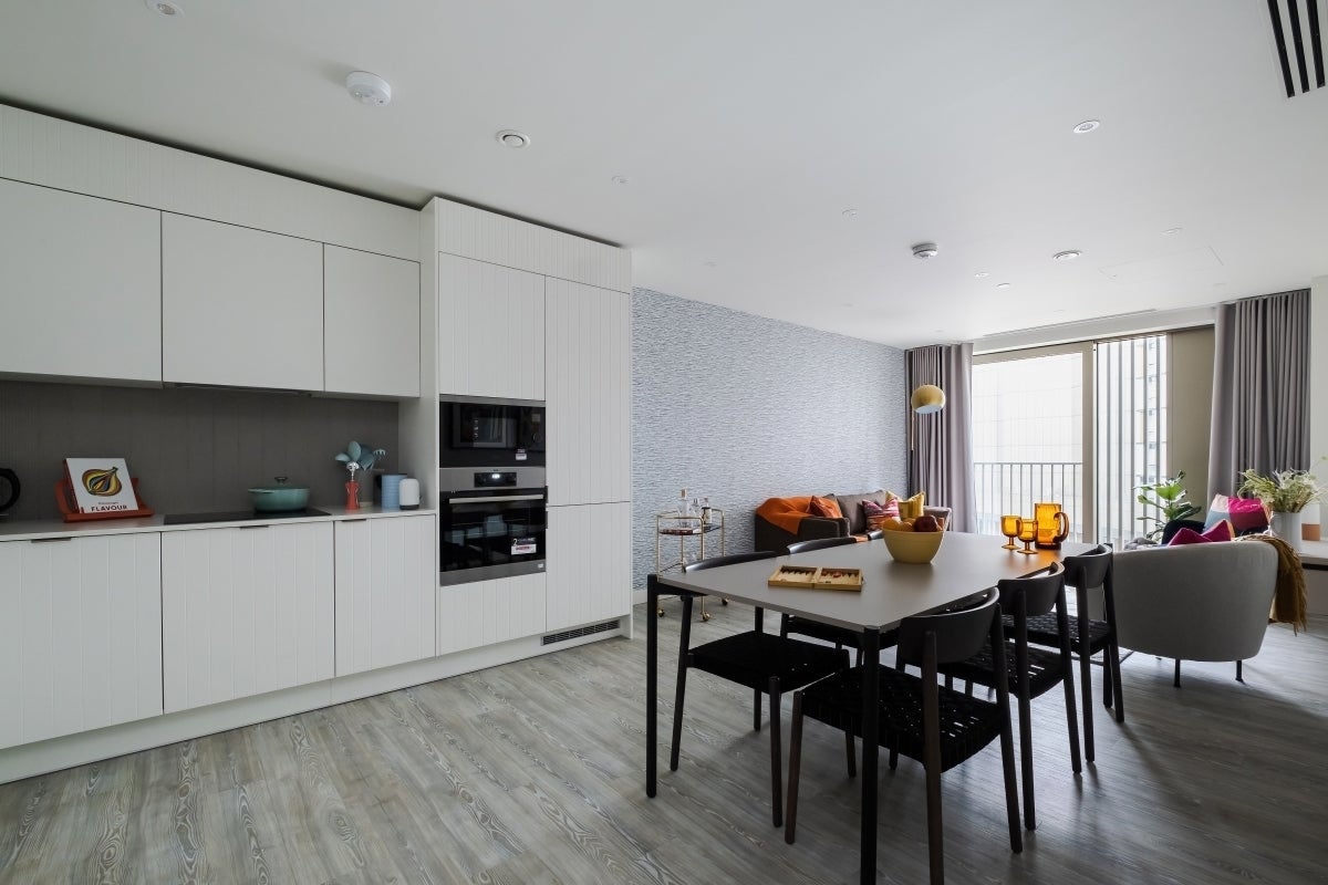 Flat Cherry Park Lane in Greater London