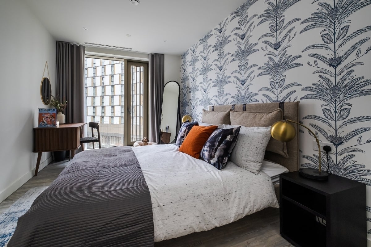 Flat Cherry Park Lane in Greater London