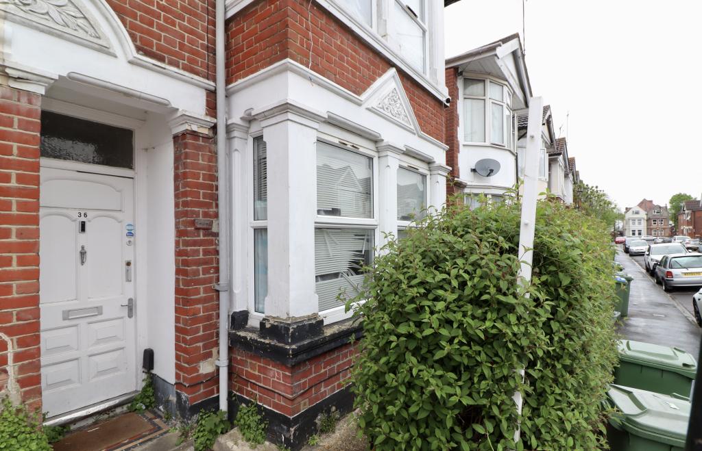 Room Harborough Road in Southampton
