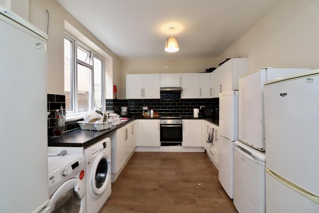 Room Harborough Road in Southampton