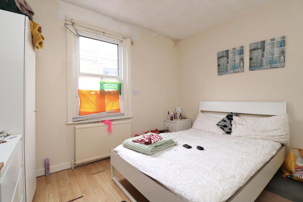 Room Harborough Road in Southampton