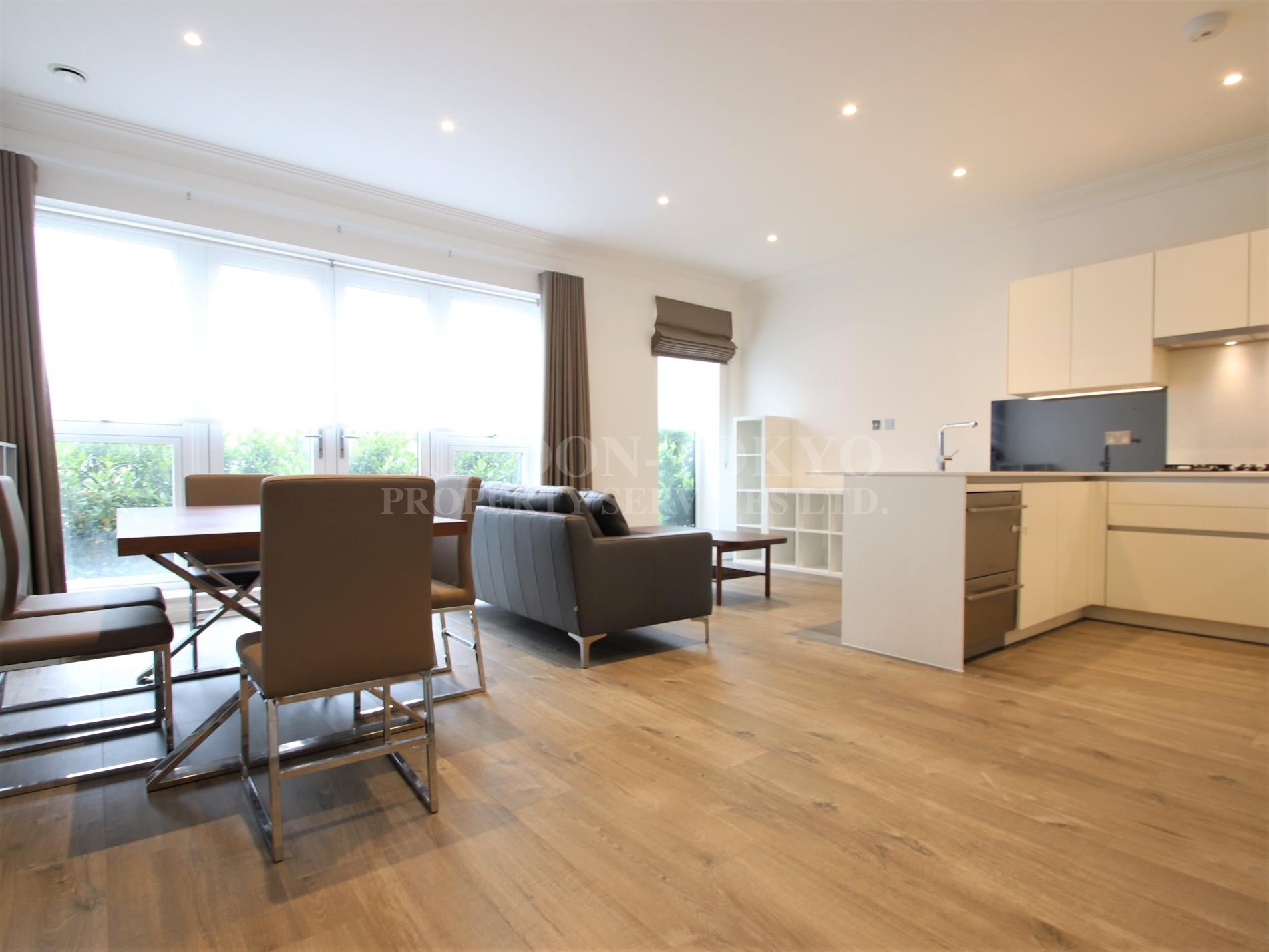 Flat Golders Green Road in Greater London