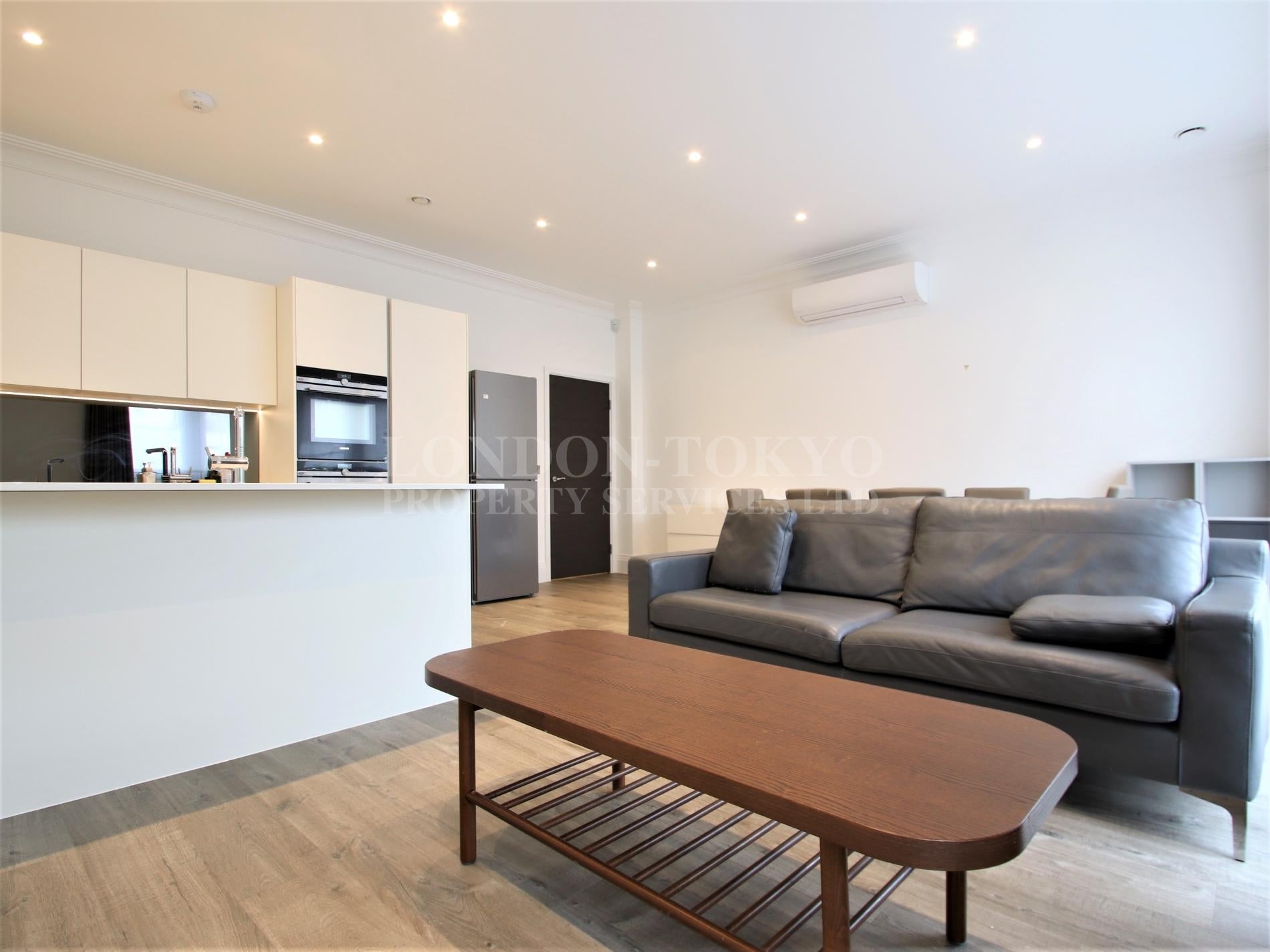 Flat Golders Green Road in Greater London