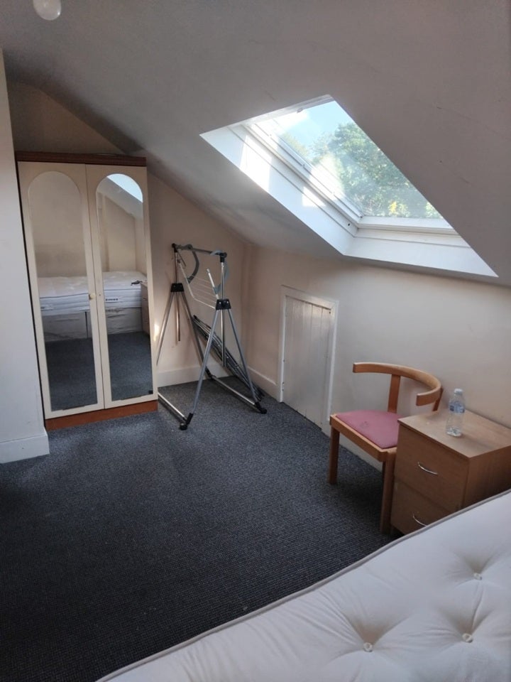 Room Otley Road in Leeds