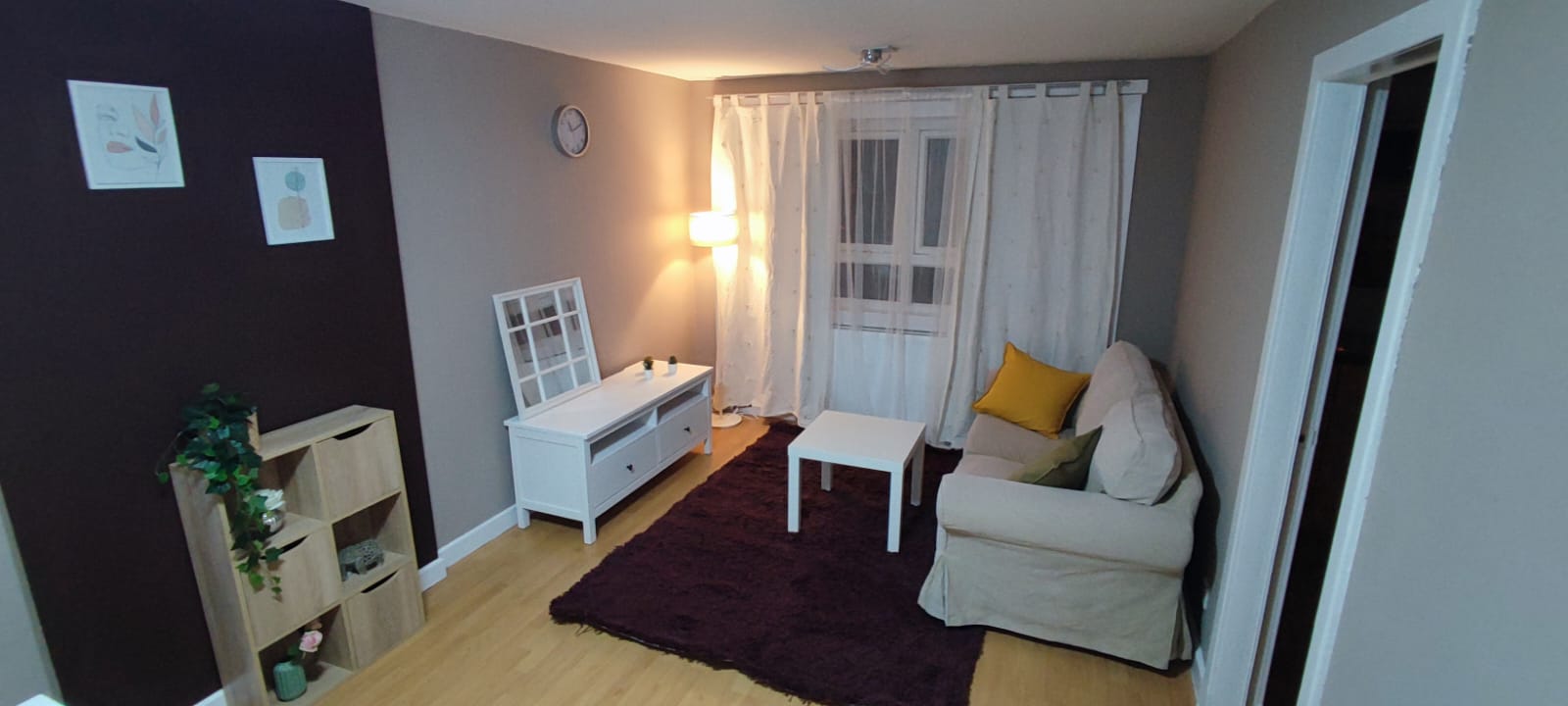 Flat South Barrwood Road in Kilsyth