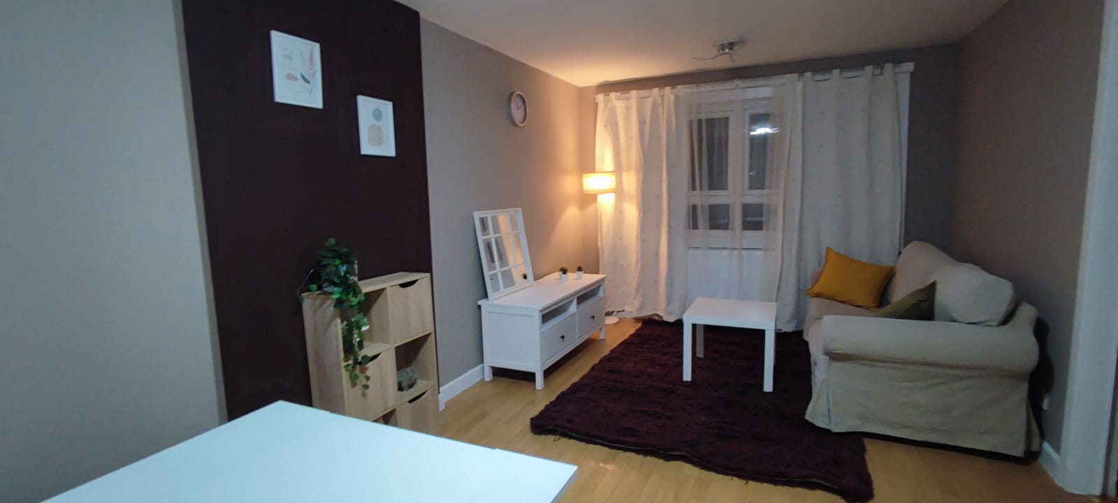 Flat South Barrwood Road in Kilsyth