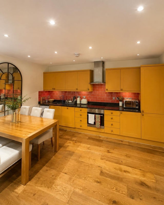 Room Arodene Road in Greater London
