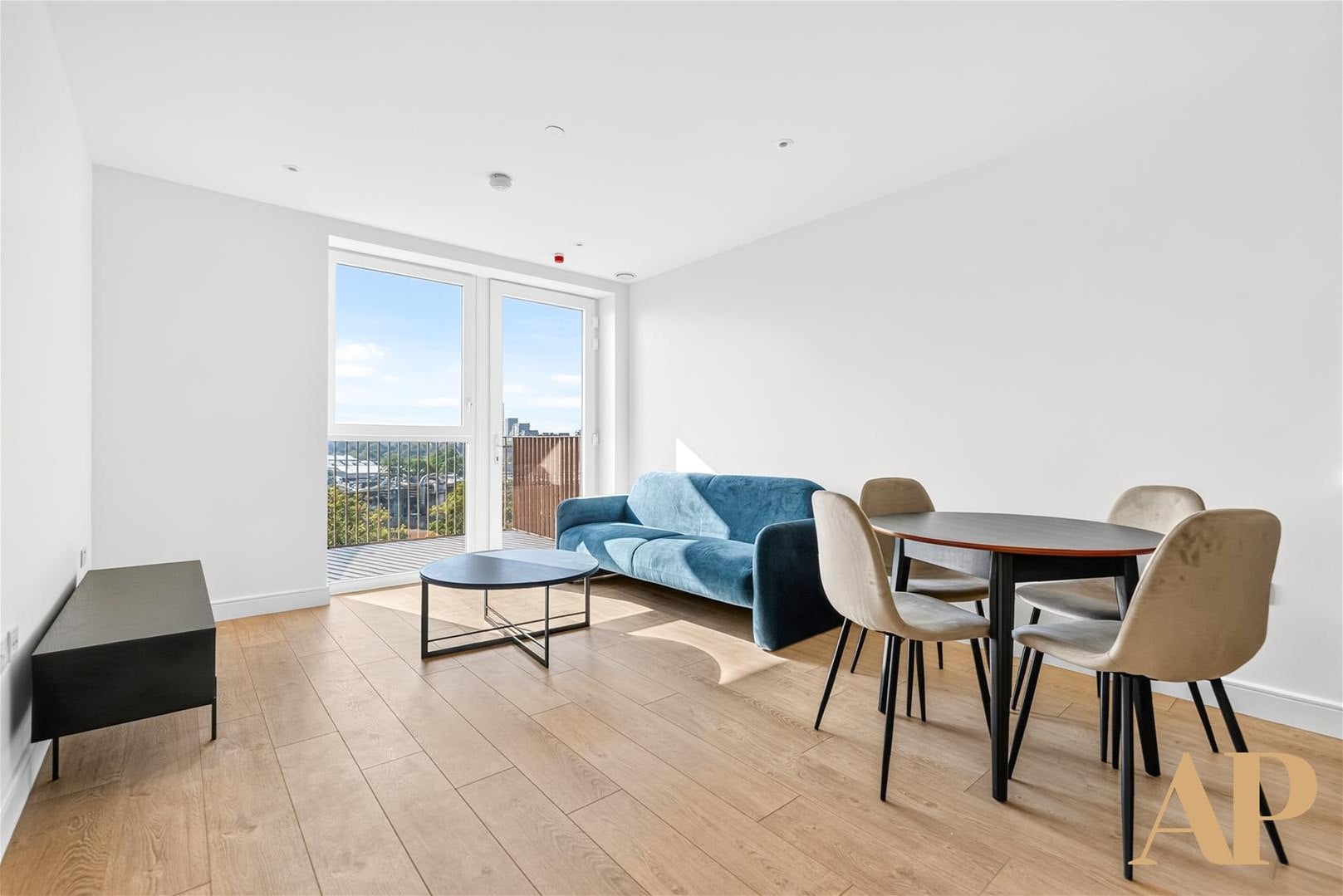 Flat Abbeydale Road in Greater London
