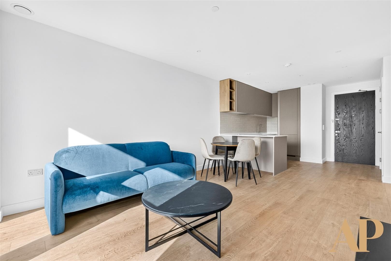 Flat Abbeydale Road in Greater London