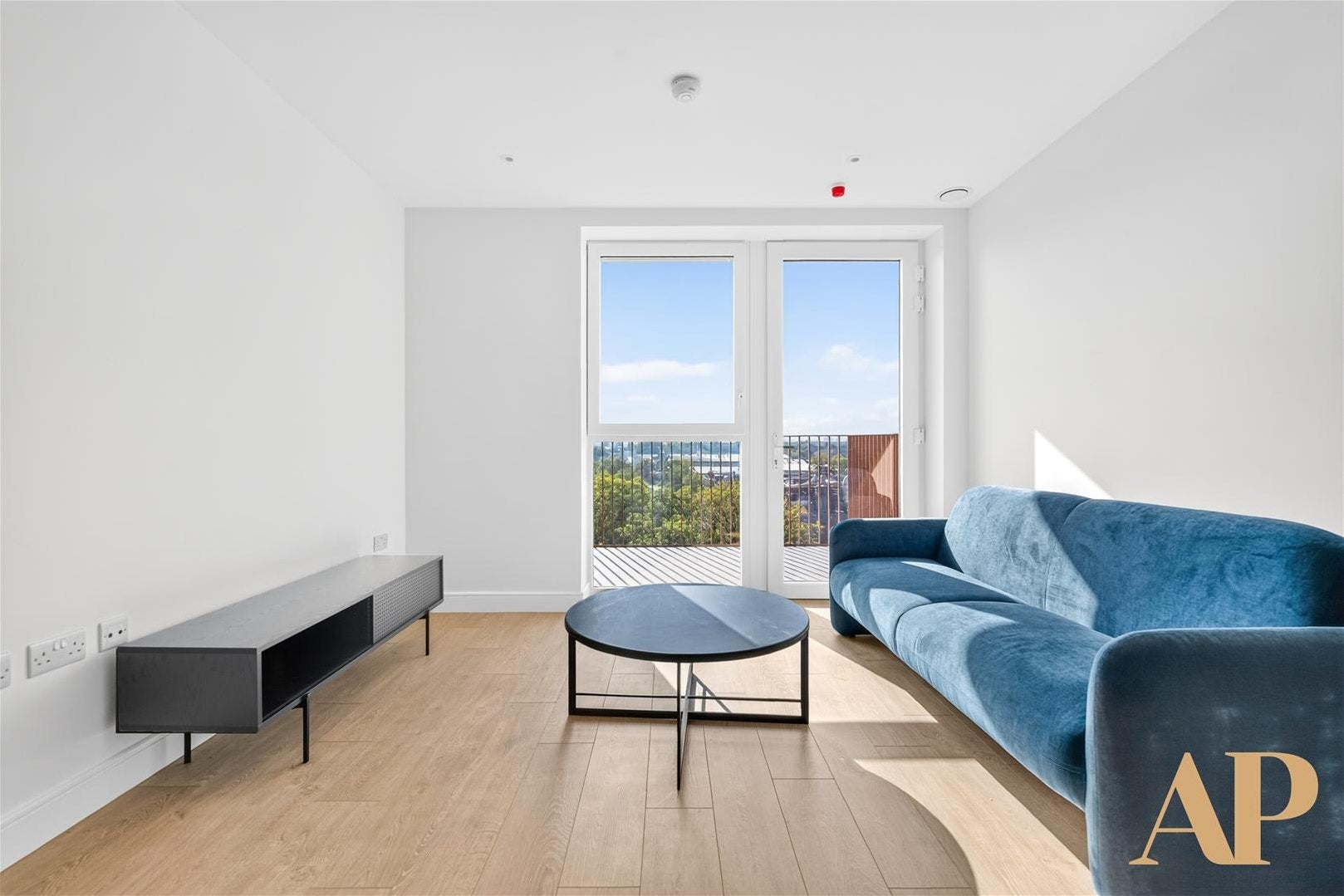 Flat Abbeydale Road in Greater London
