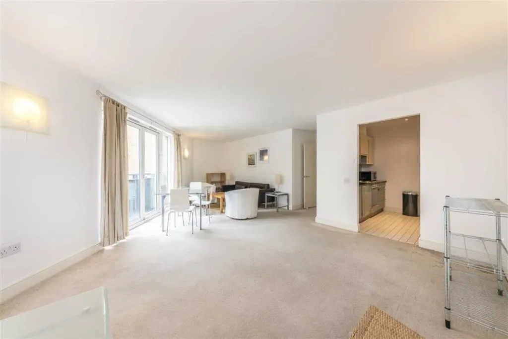 Flat Plumbers Row in Greater London